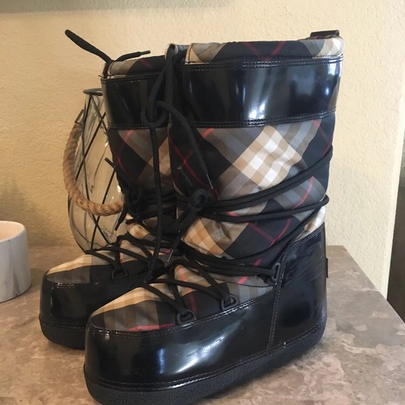 burberry moon boots